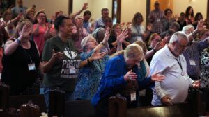 participants worshiping at the Festival of Homiletics 2023 in Minneapolis, MN